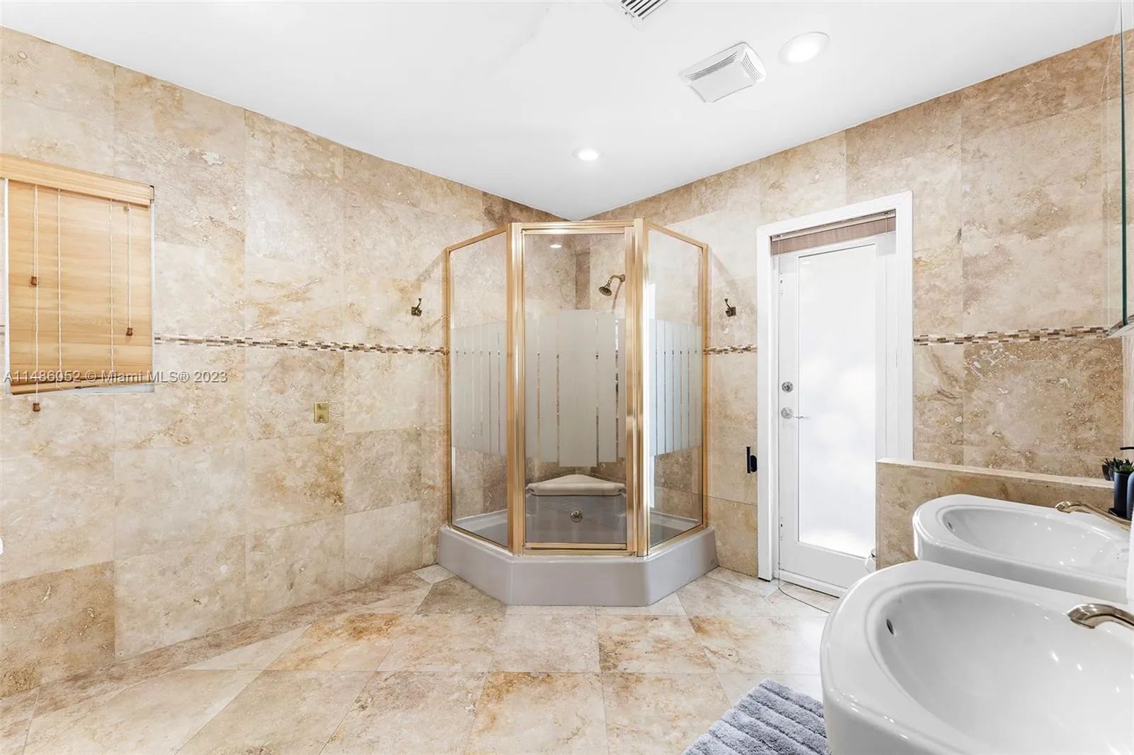 Hallandale Beach, Florida 33009, United States, 4 Bedrooms Bedrooms, ,4 BathroomsBathrooms,Residential,Active,68758