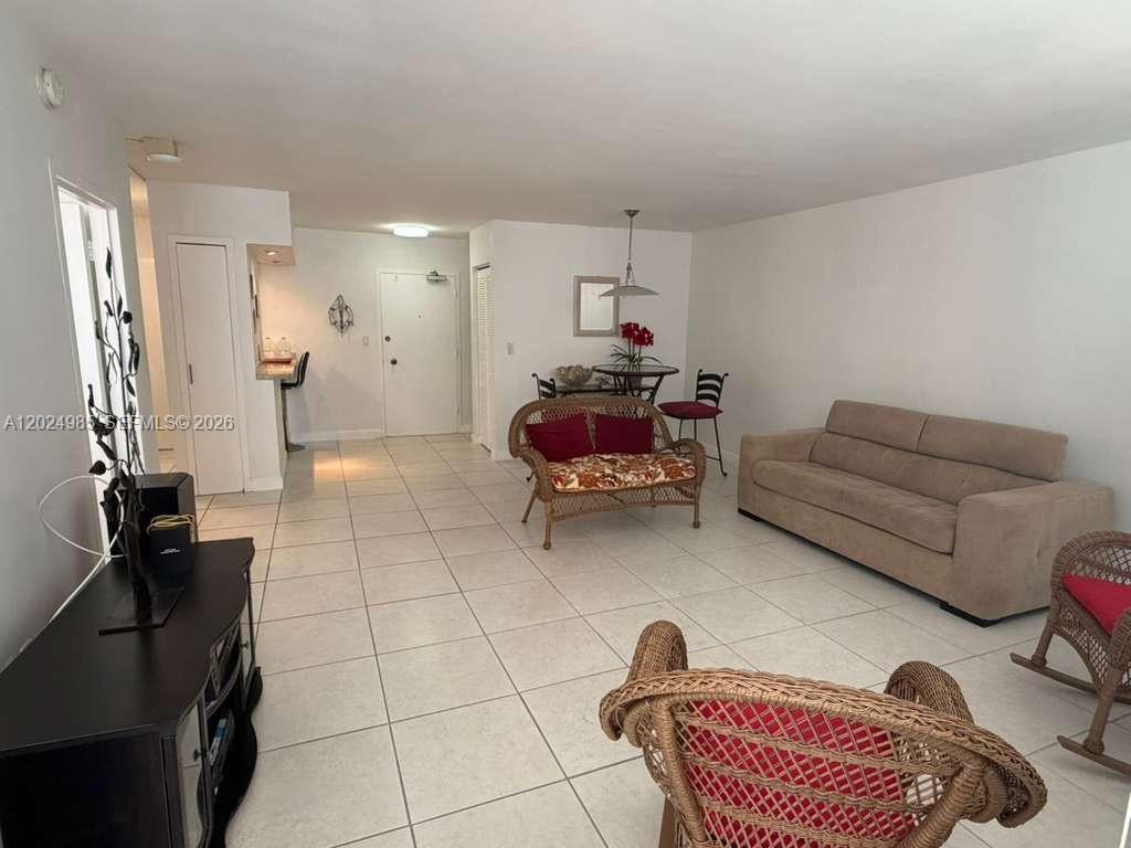 5313 Collins Ave 1109