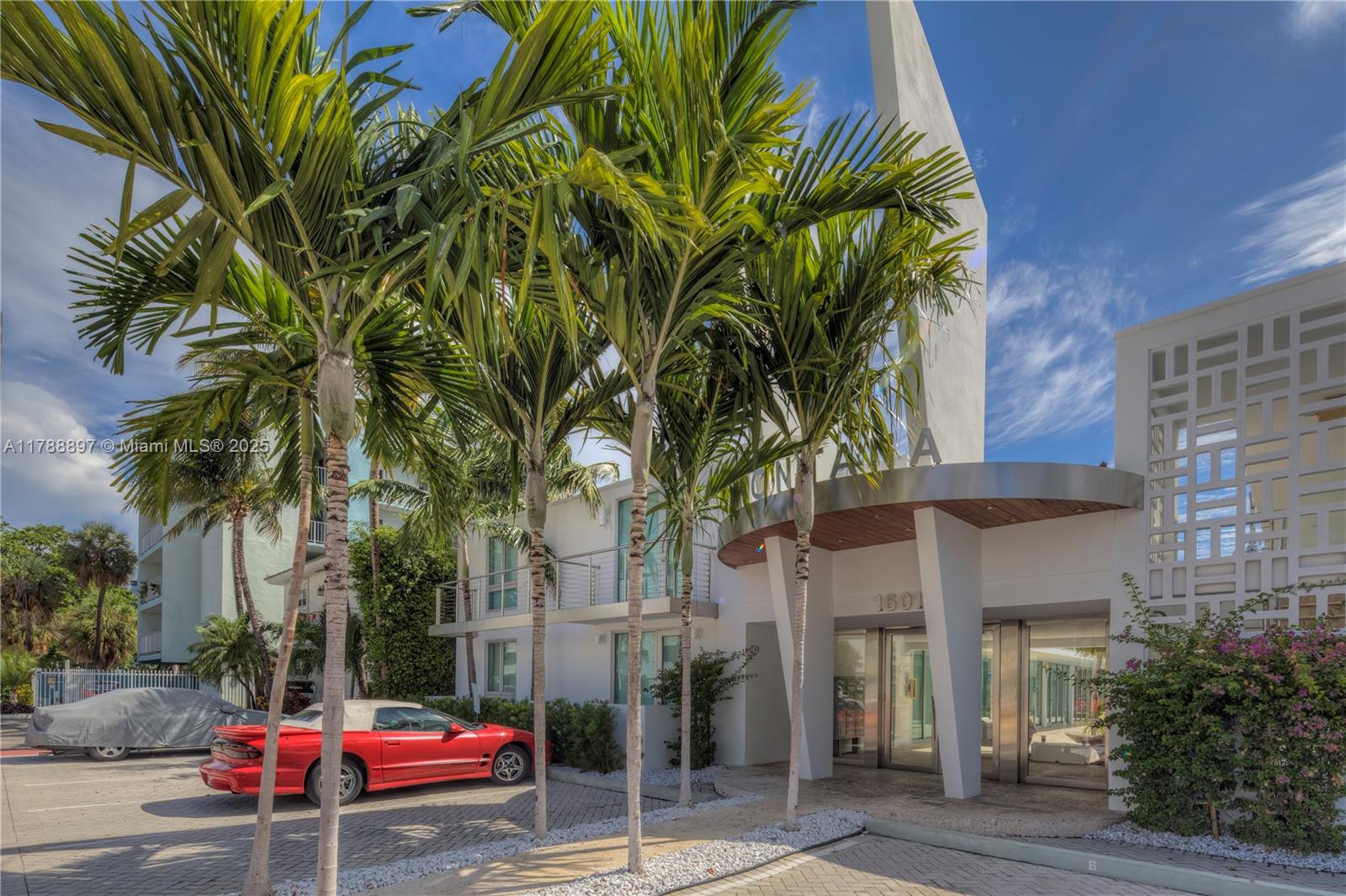 1601 West Ave 202