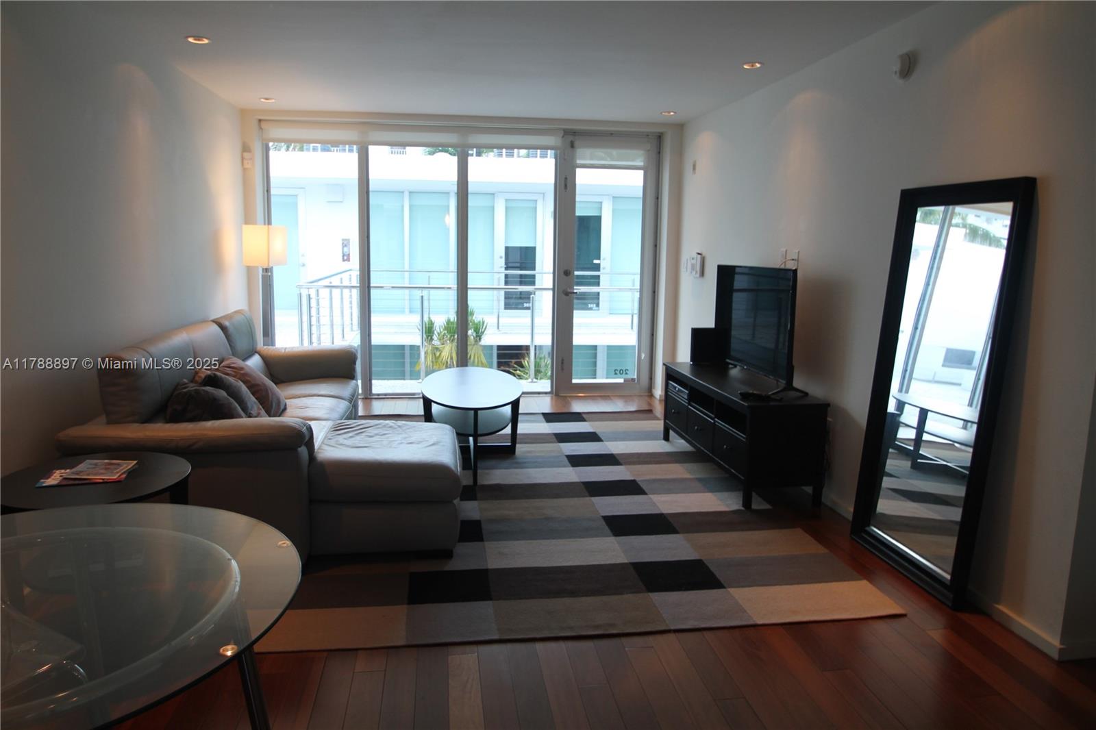 1601 West Ave 202