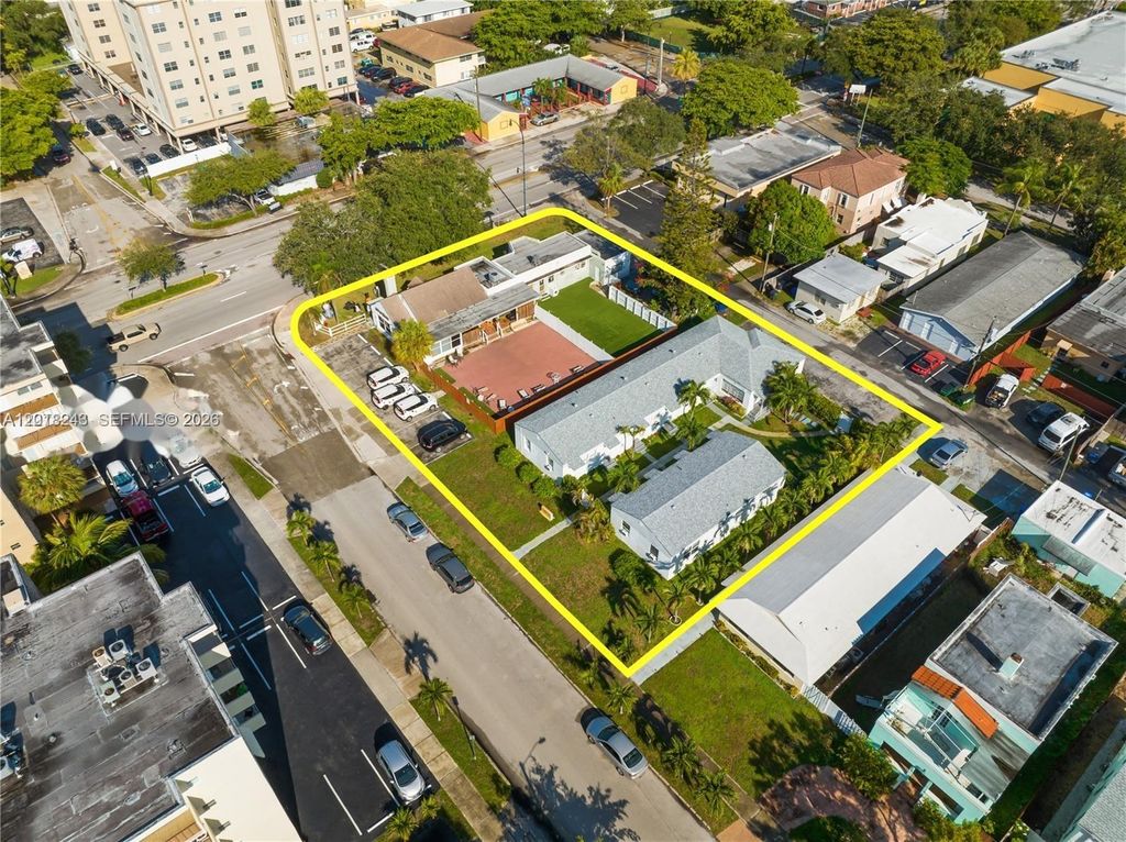 Photo of 699 S Federal Hwy, Hollywood, FL 33020 (MLS # A12018243)