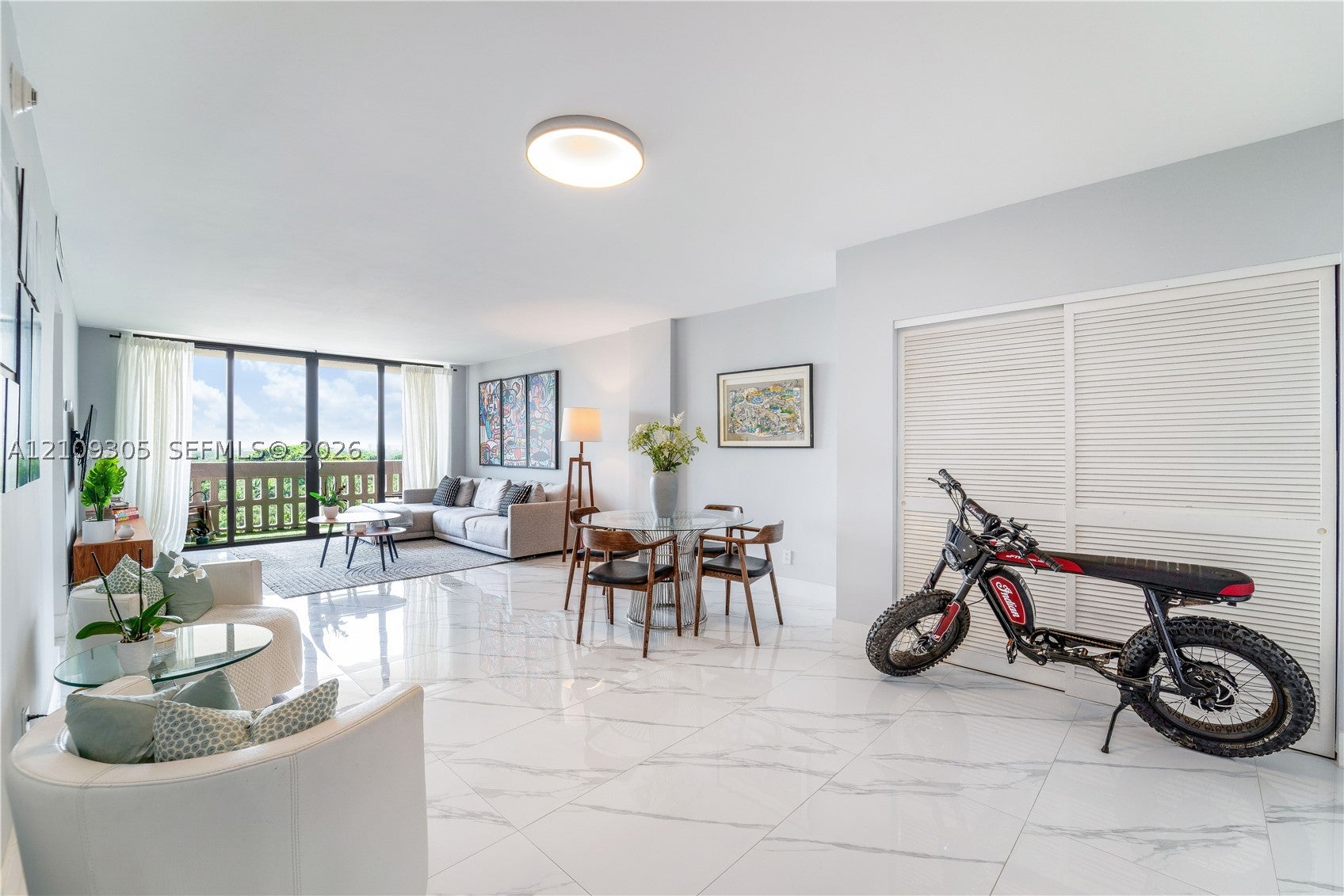 90 Edgewater Dr 1119