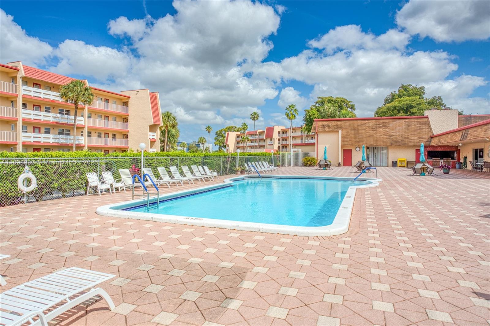 ORIOLE GOLF & TENNIS CLUB - Residential