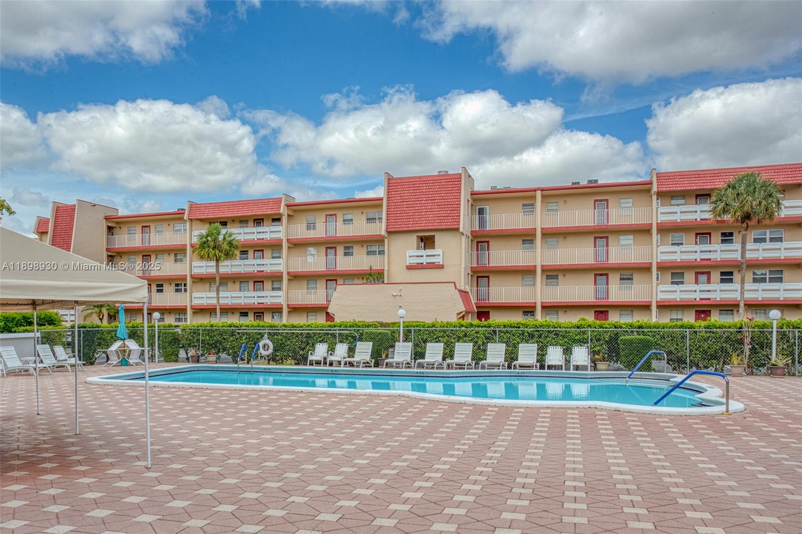 ORIOLE GOLF & TENNIS CLUB - Residential