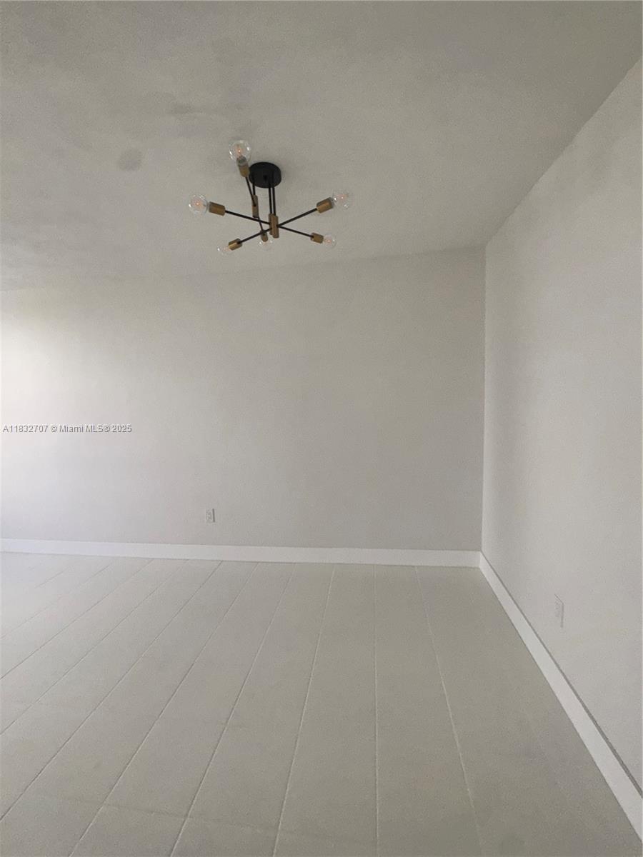 2899 Collins Ave 608