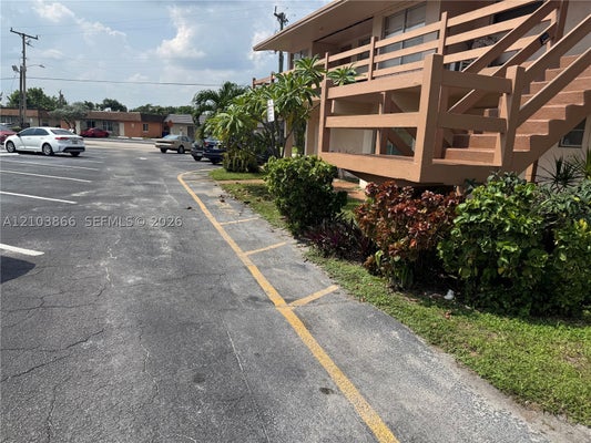 3000 NW 43RD TER APT 106, LAUDERDALE LAKES, FL 33313 - Image 2371028dfbfe3e16472d662bbfc57de9/394449035