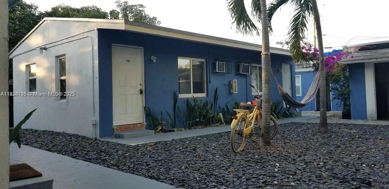 Junior one bedroom in a quaint and quiet complex of cottages close to Midtown, Wynwood, Little River with two off street parking areas. Renovated unit with courtyard and additional lot for picnic, dog area, gardening and more. Quick approval, good credit a must 625+, no eviction or criminal Small dog or cat ok, one pet max First month and security deposit to move in.