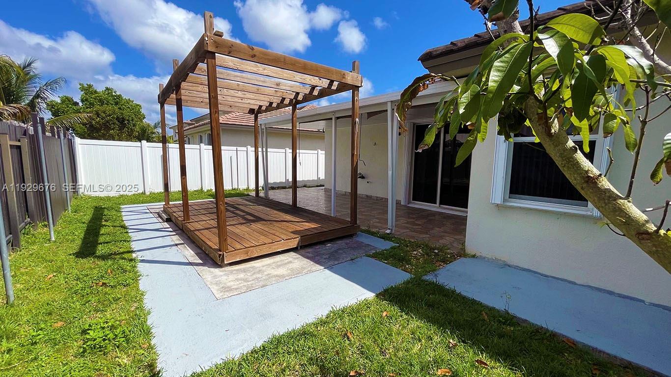 BAILES COMMONS FIRST ADDI - Residential