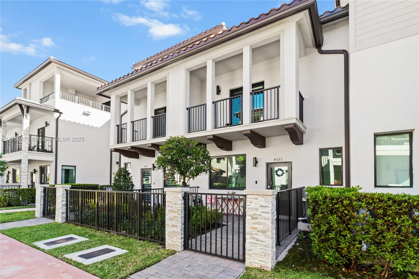 Property for Sale at 4575 Nw 83rd Pkwy 4575, Doral, Miami-Dade County, Florida - Bedrooms: 3 
Bathrooms: 3  - $670,000