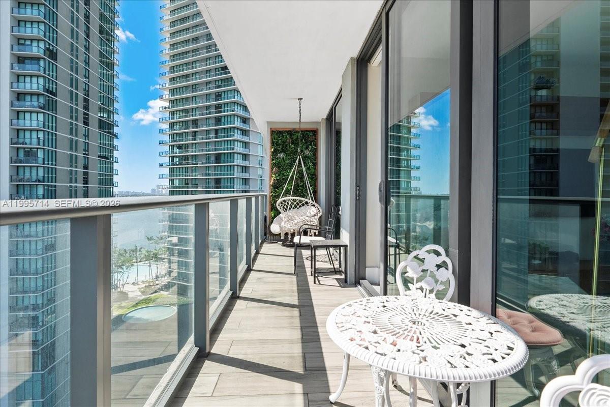 PARAISO BAYVIEWS CONDO - Residential