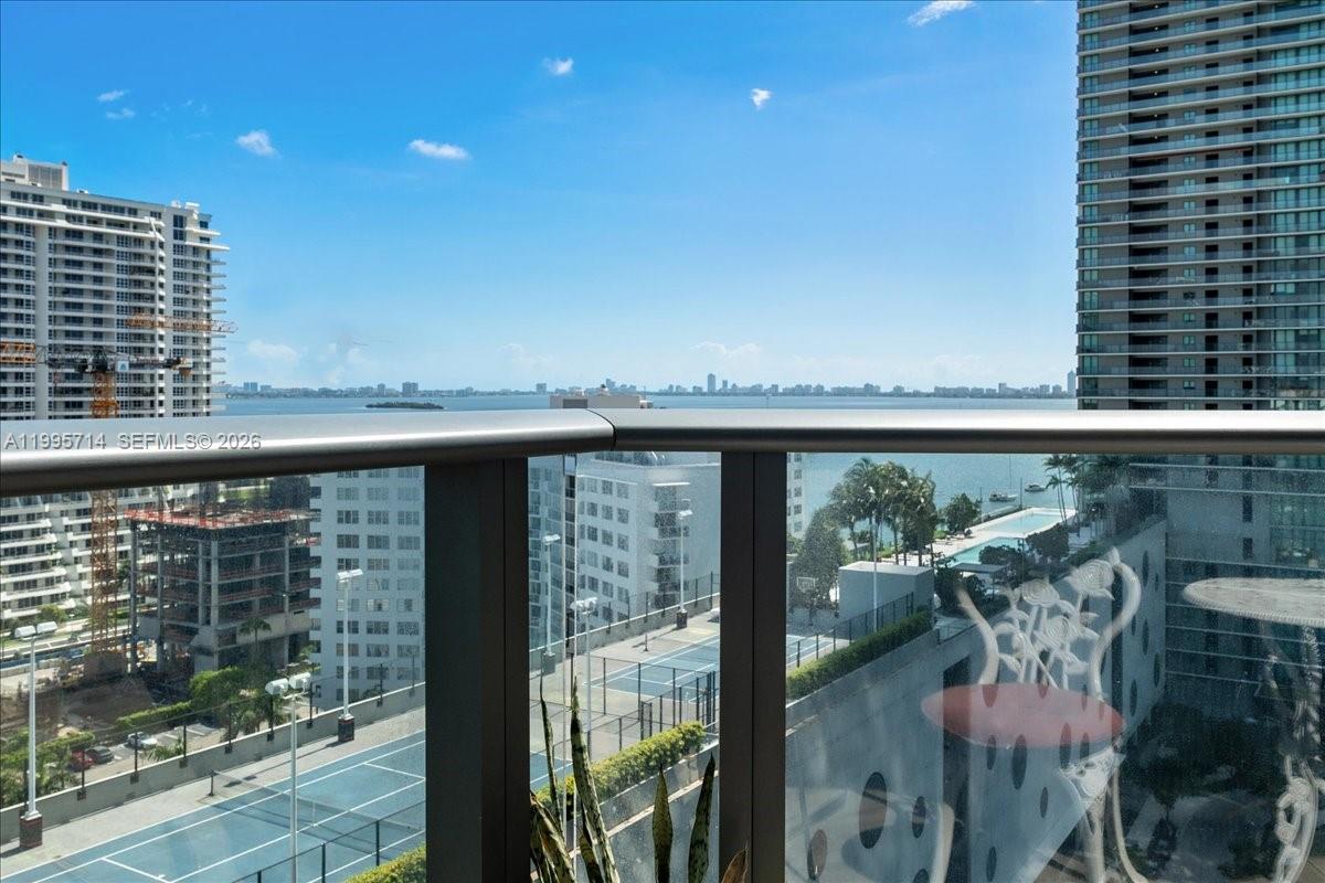 PARAISO BAYVIEWS CONDO - Residential