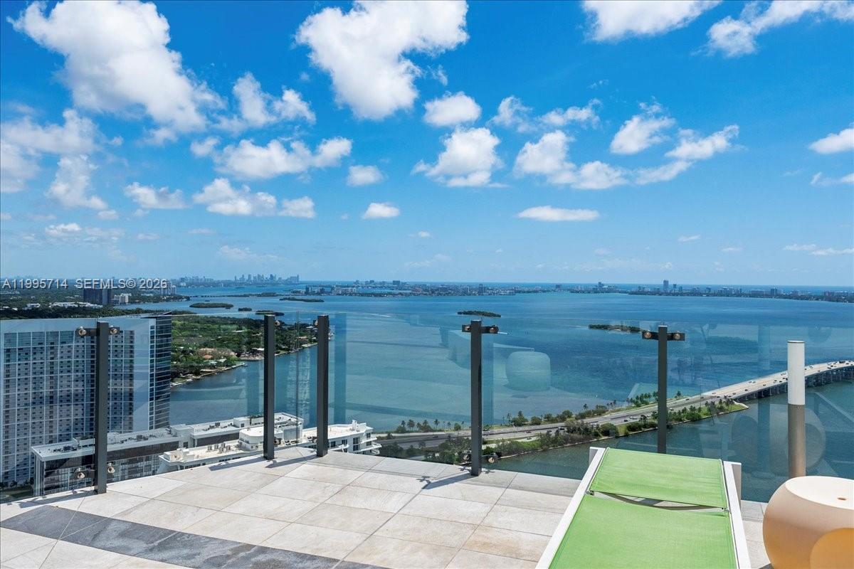 PARAISO BAYVIEWS CONDO - Residential