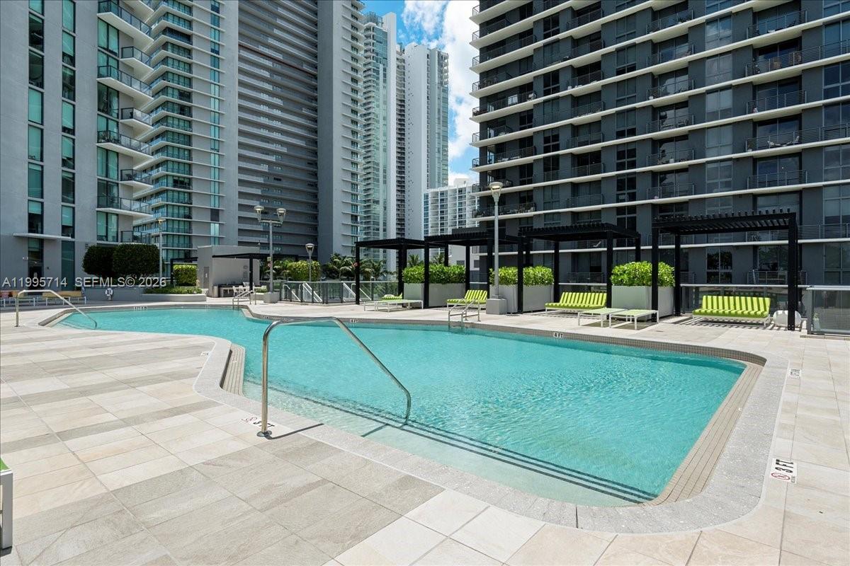 PARAISO BAYVIEWS CONDO - Residential