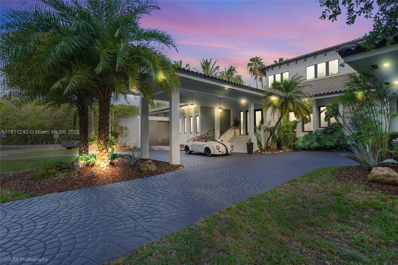 7460 Sw 179th St, Palmetto Bay, Miami-Dade County, Florida - 5 Bedrooms  
4 Bathrooms - 
