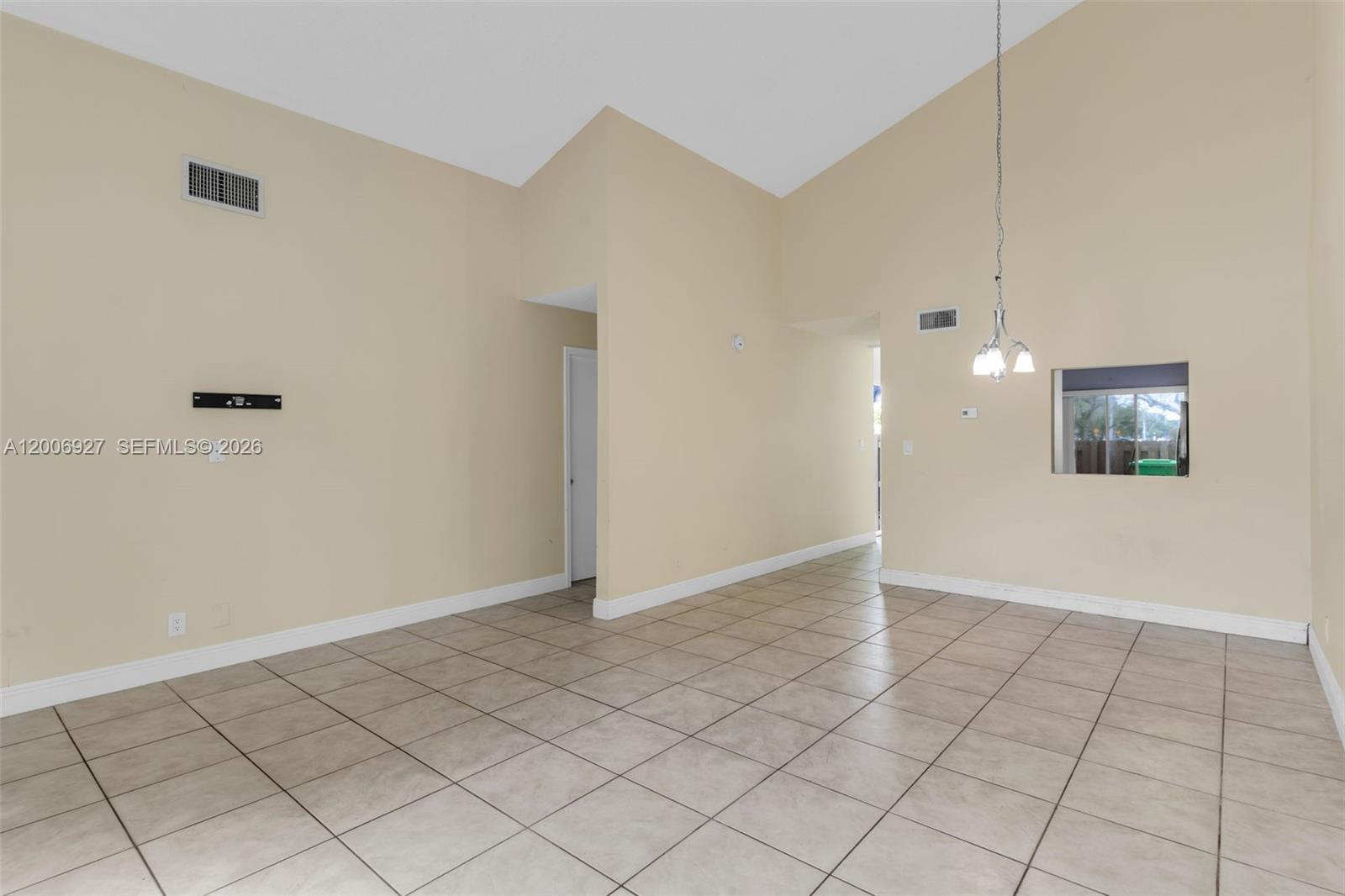 COUNTRY SQUIRE TOWNHOMES - Residential