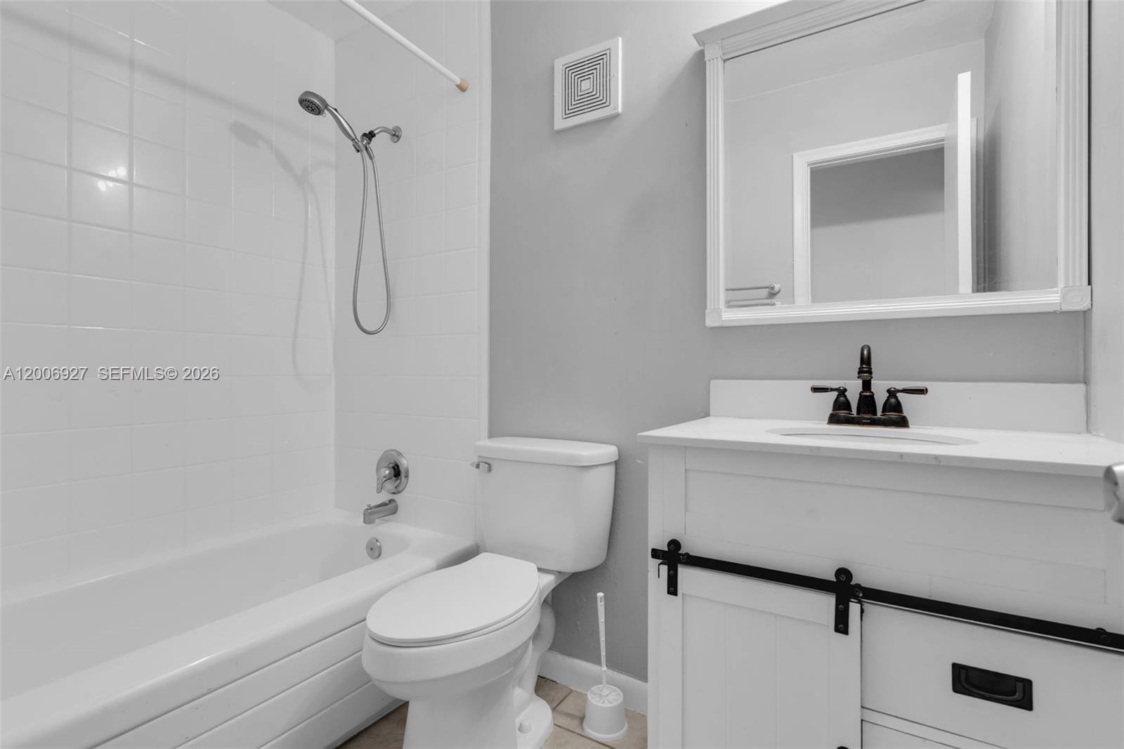 COUNTRY SQUIRE TOWNHOMES - Residential