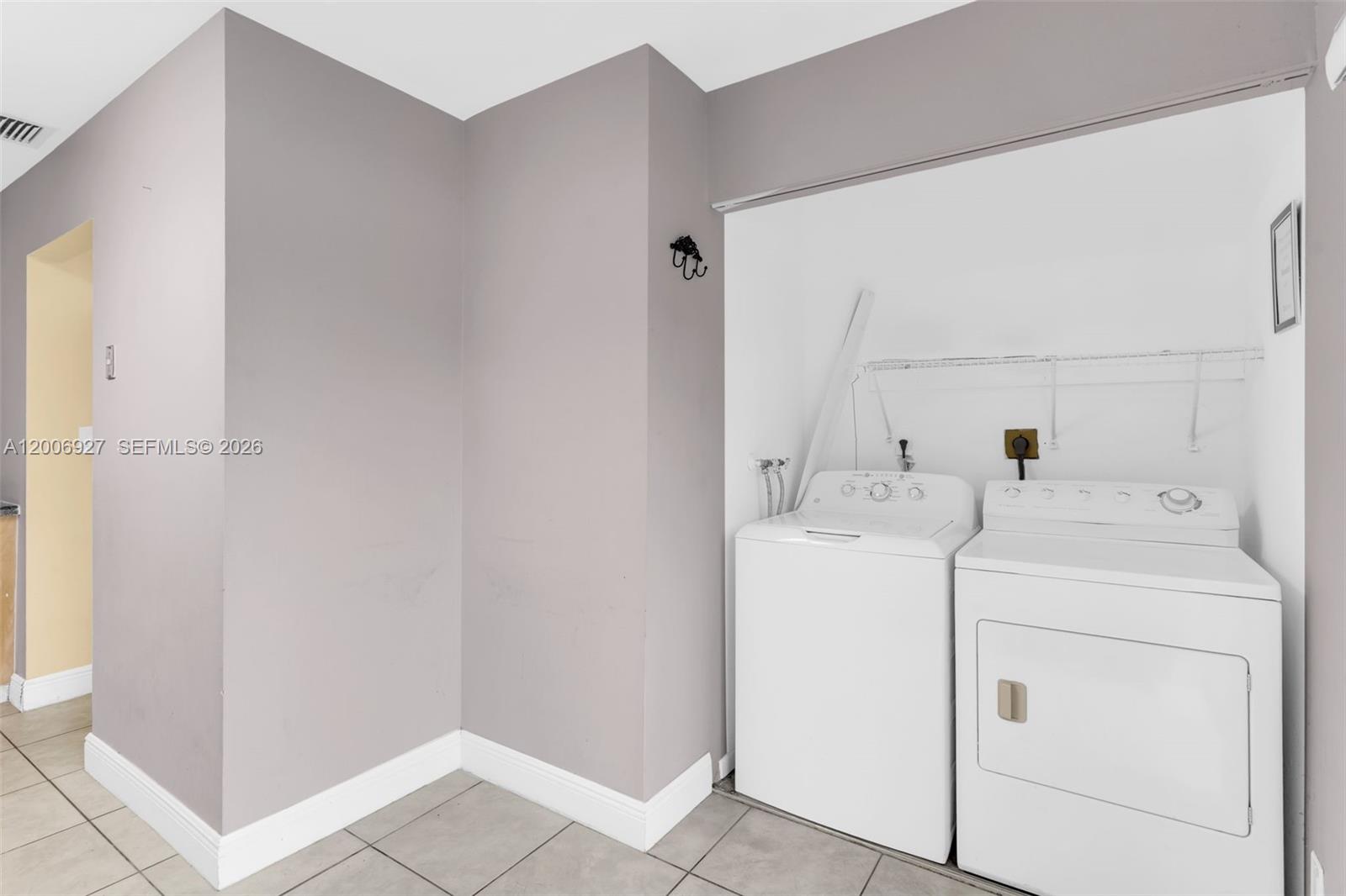 COUNTRY SQUIRE TOWNHOMES - Residential