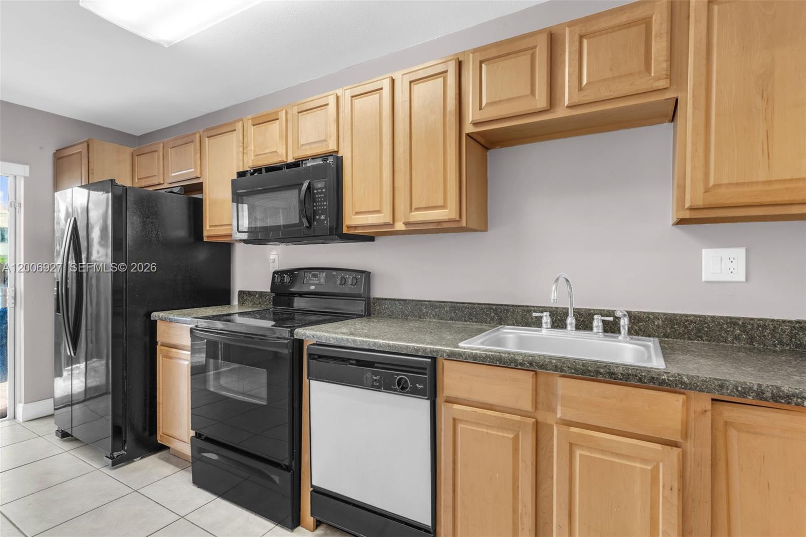 COUNTRY SQUIRE TOWNHOMES - Residential