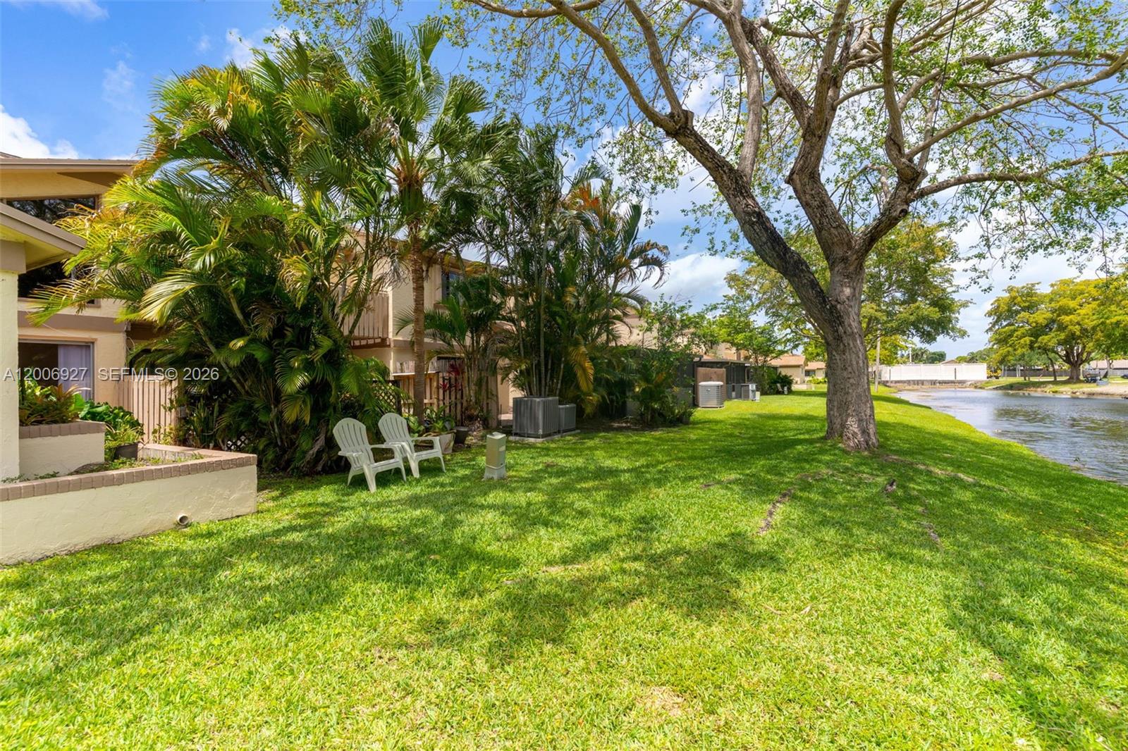 COUNTRY SQUIRE TOWNHOMES - Residential