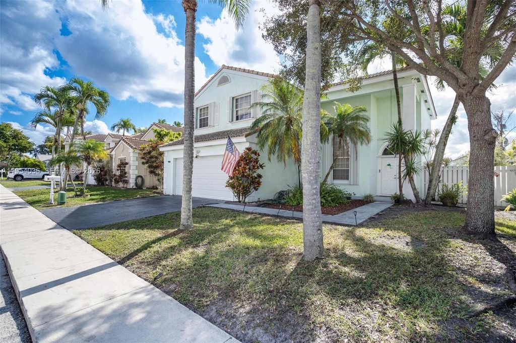 Photo of 13930 Oak Ridge Dr, Davie, FL 33325 (MLS # A11954036)