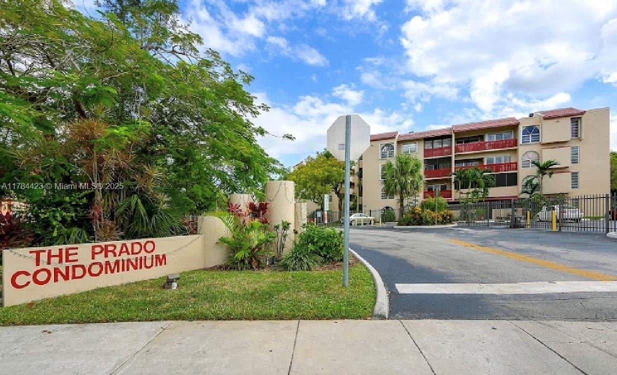 Rental Property at 10651 Sw 108th Ave 4B, Miami, Broward County, Florida - Bedrooms: 2 
Bathrooms: 2  - $2,000 MO.