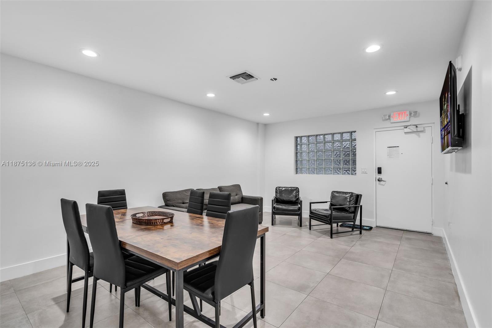 COUNTRY CLUB ESTATES SEC - Residential Lease