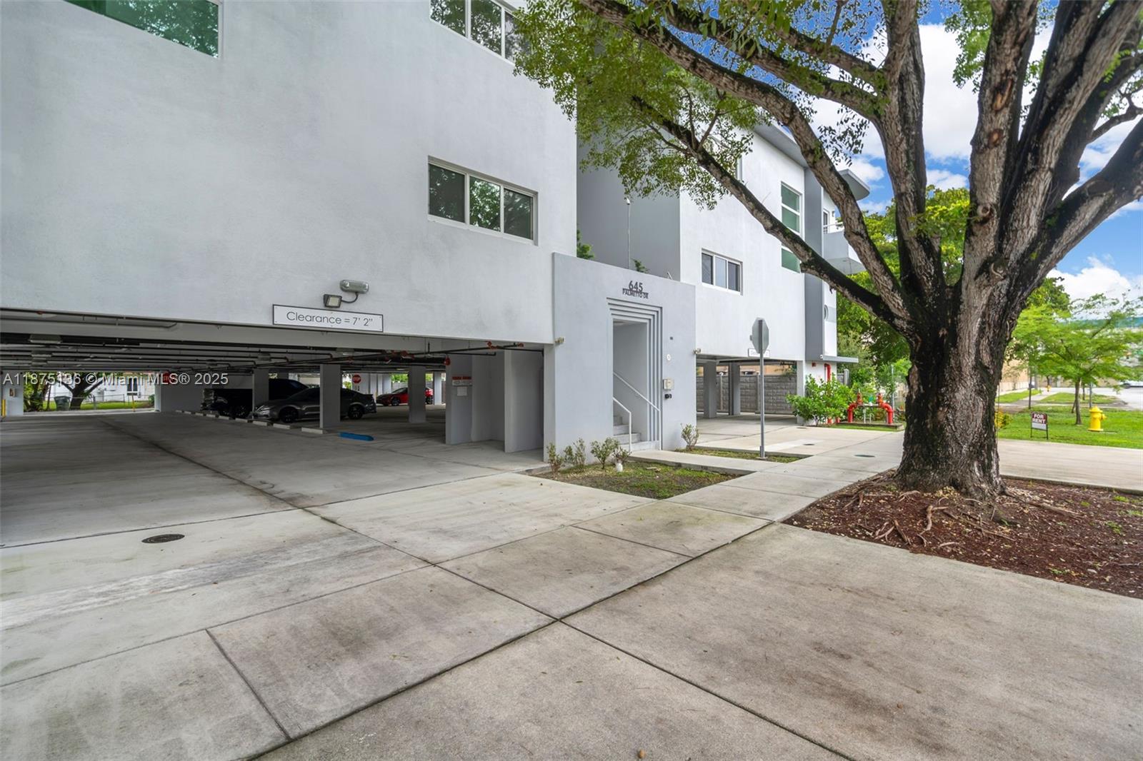 COUNTRY CLUB ESTATES SEC - Residential Lease