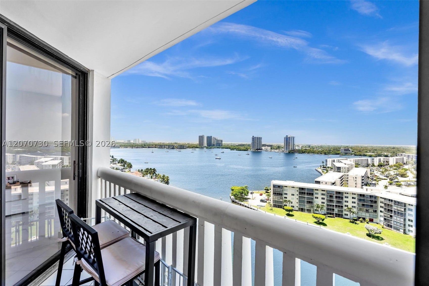 1000 W Island Blvd