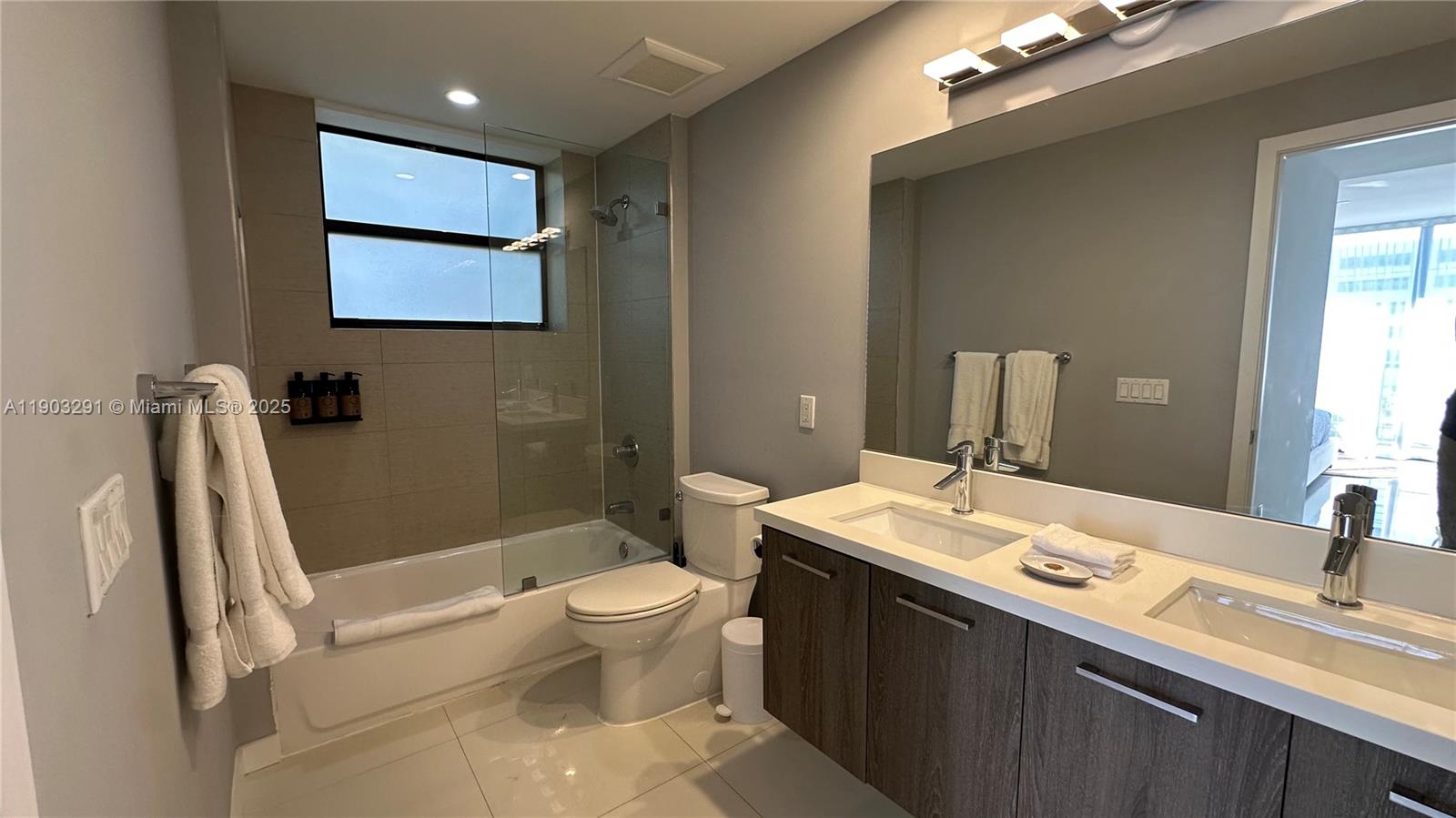 BAY BREEZE RESIDENCES CON - Residential