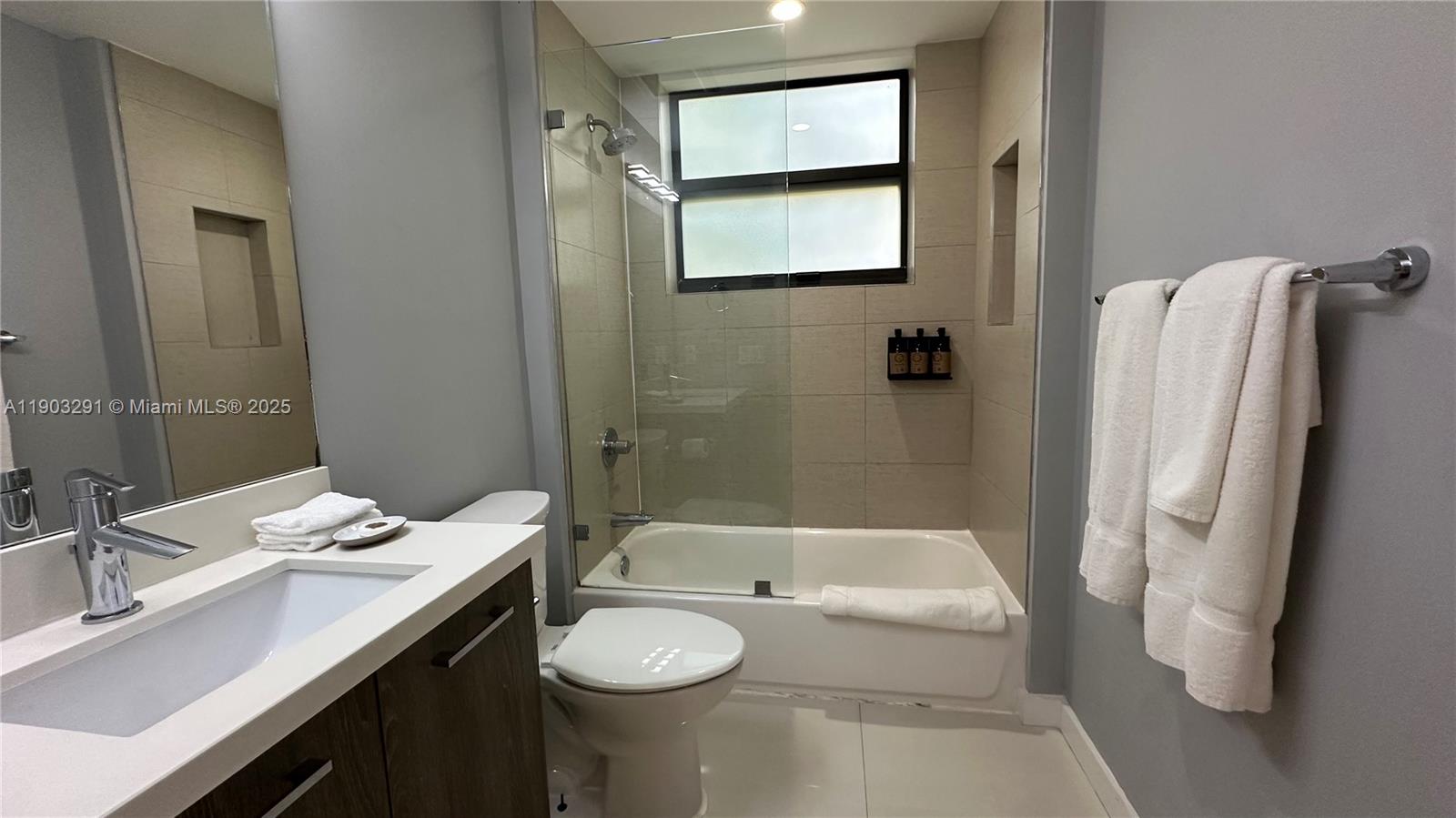 BAY BREEZE RESIDENCES CON - Residential