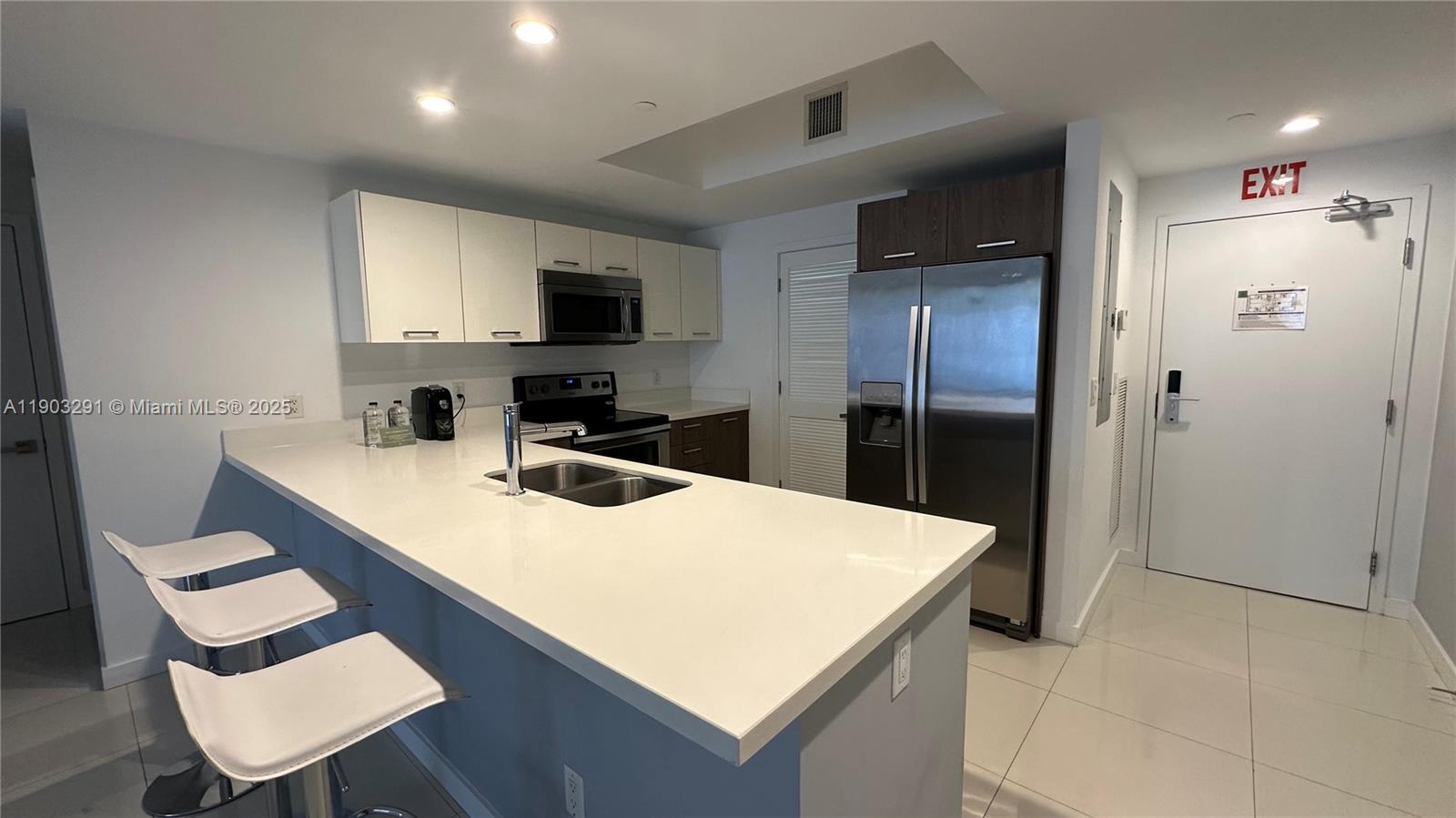 BAY BREEZE RESIDENCES CON - Residential