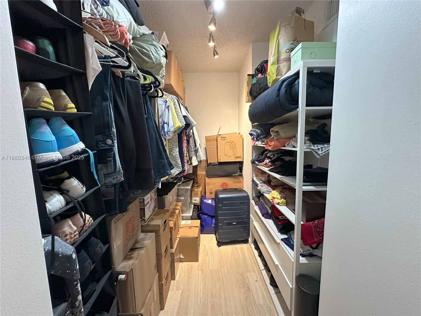 PORTO BELLAGIO CONDO - Residential