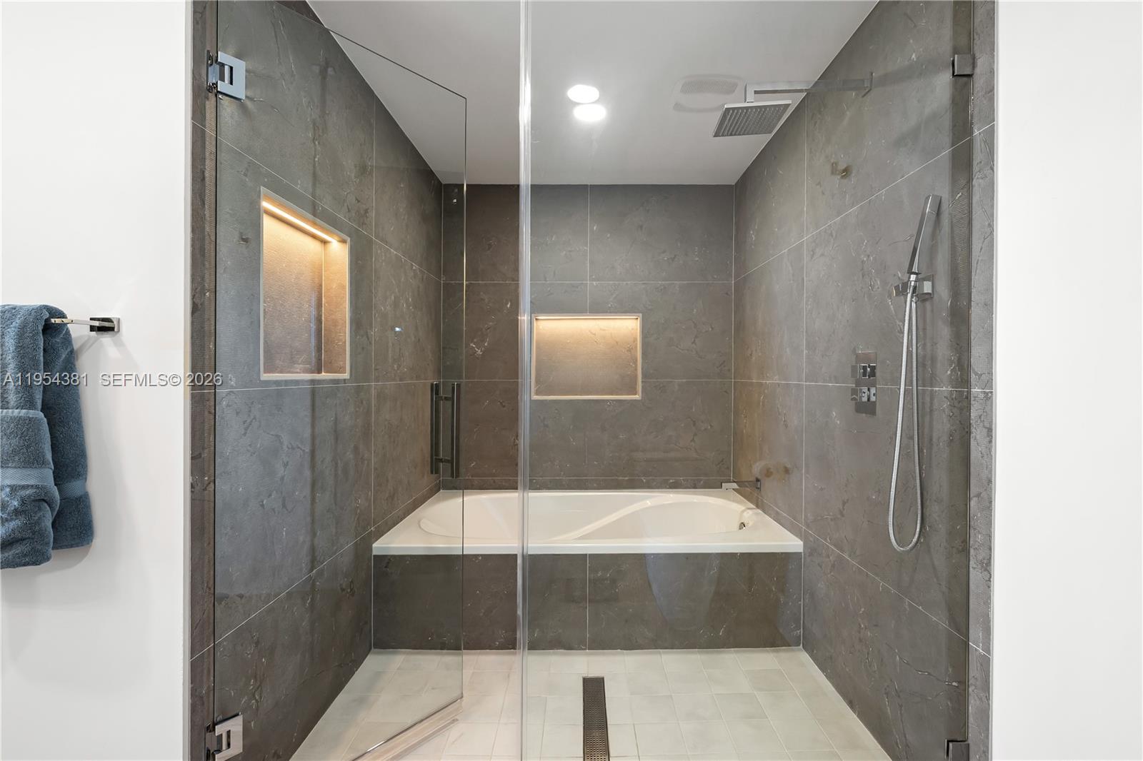 MARINABLUE CONDO - Residential