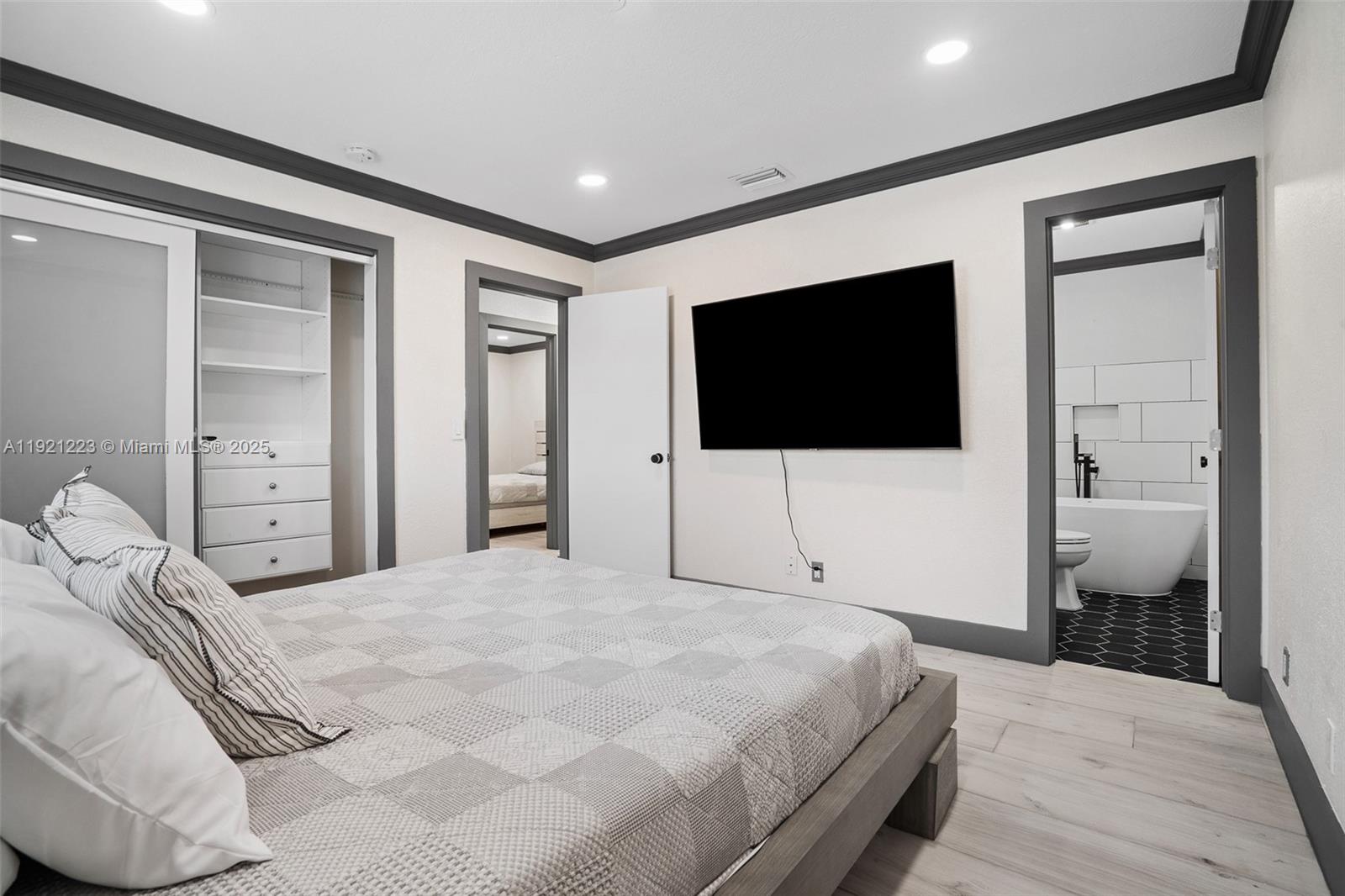 CORAL SPRINGS VILLAS COND - Residential