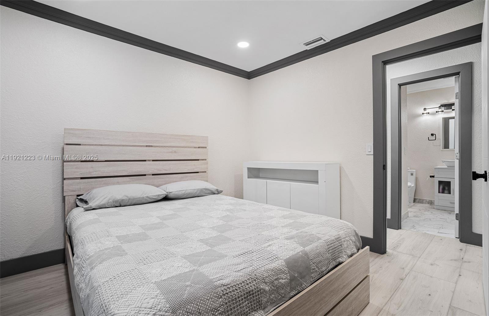 CORAL SPRINGS VILLAS COND - Residential