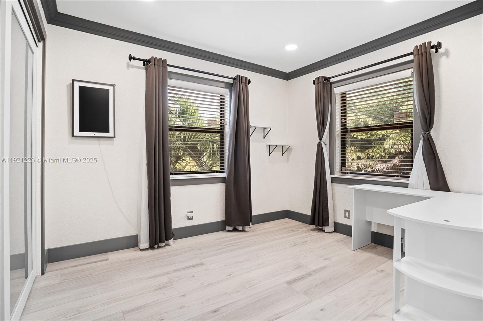 CORAL SPRINGS VILLAS COND - Residential