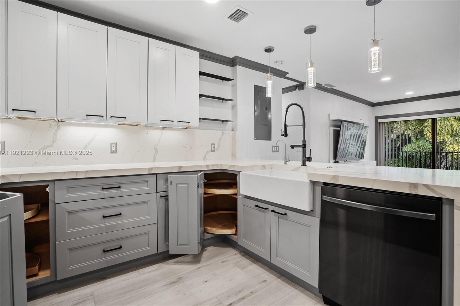 CORAL SPRINGS VILLAS COND - Residential