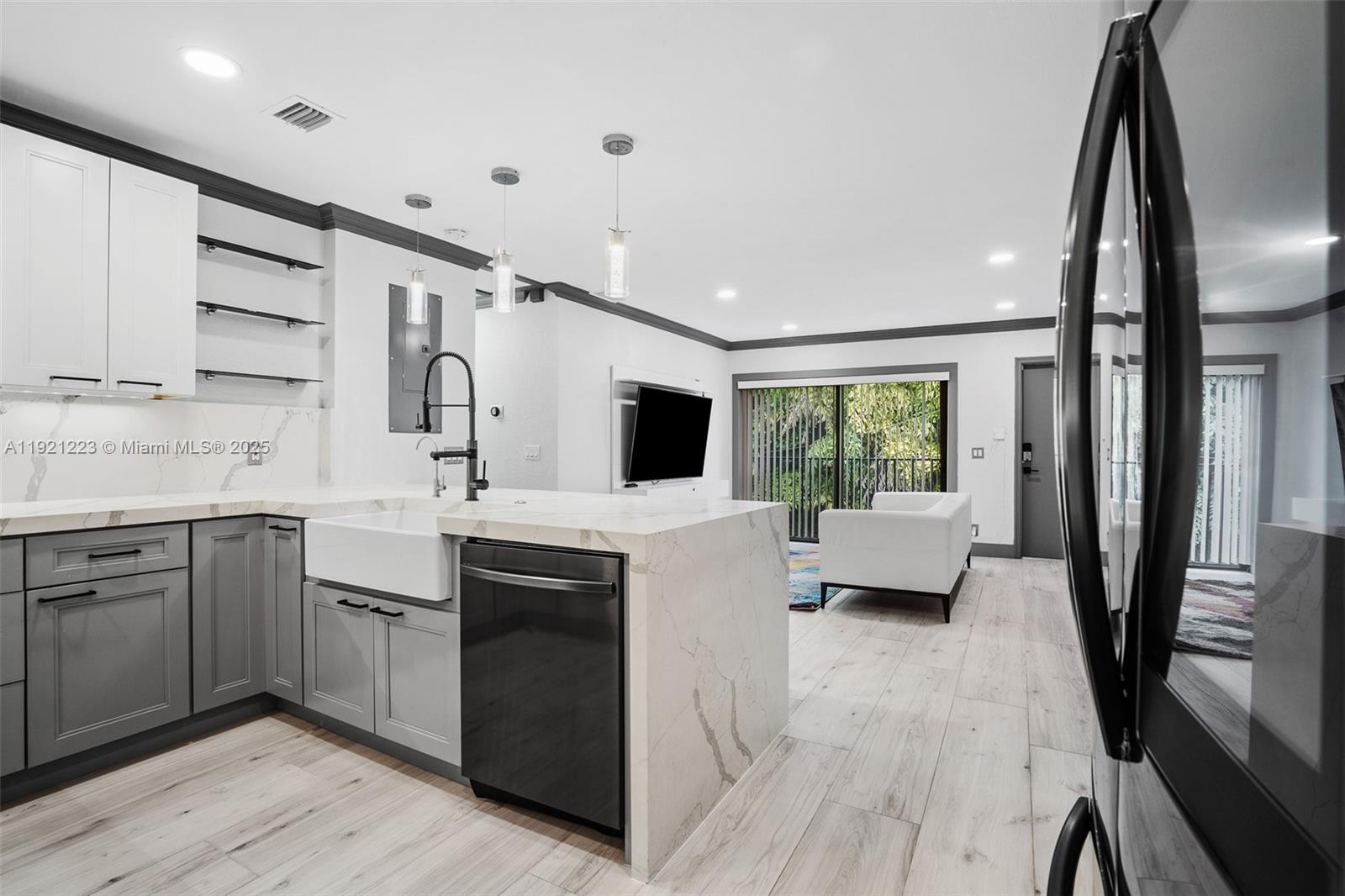 CORAL SPRINGS VILLAS COND - Residential