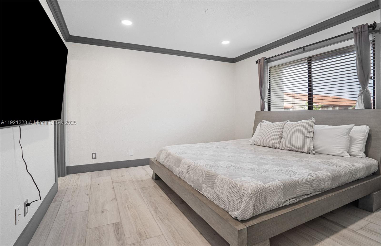 CORAL SPRINGS VILLAS COND - Residential