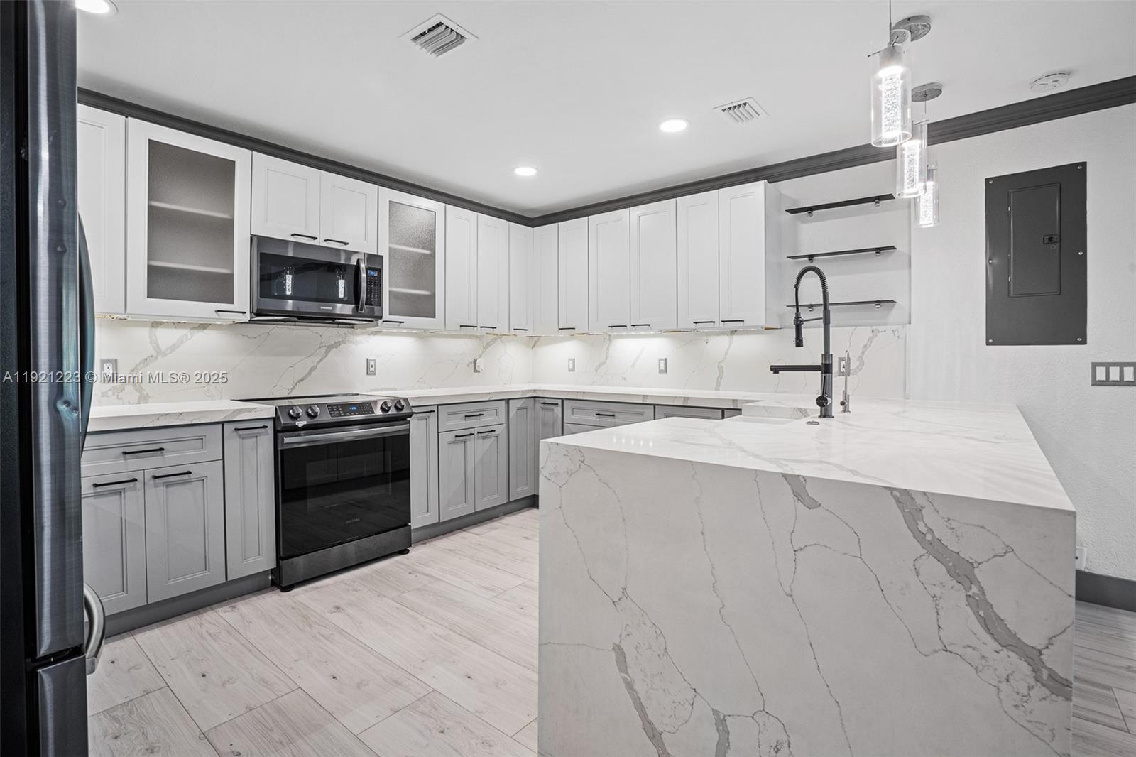 CORAL SPRINGS VILLAS COND - Residential