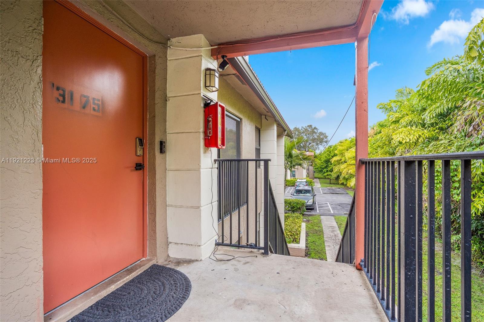 CORAL SPRINGS VILLAS COND - Residential