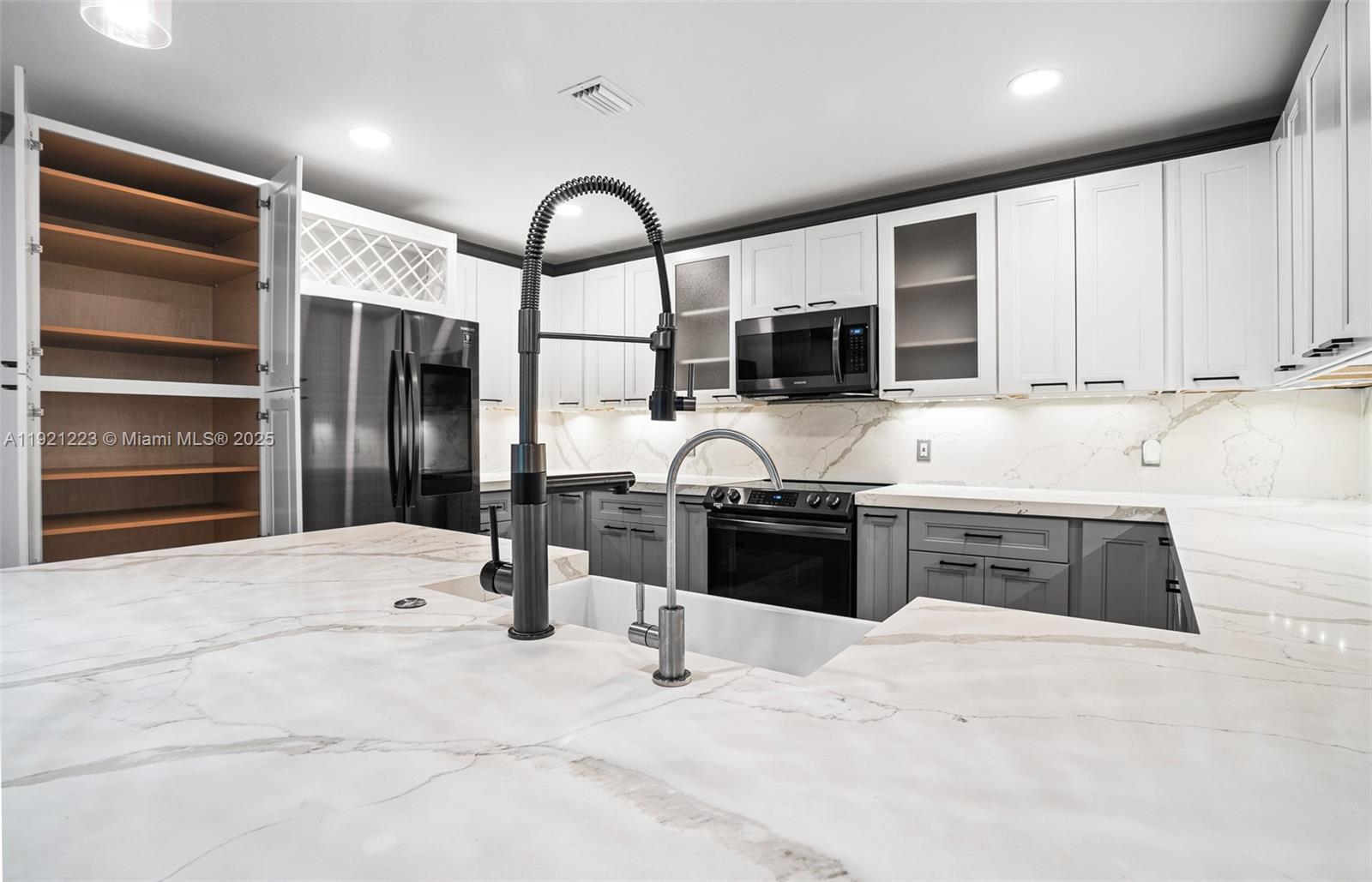 CORAL SPRINGS VILLAS COND - Residential