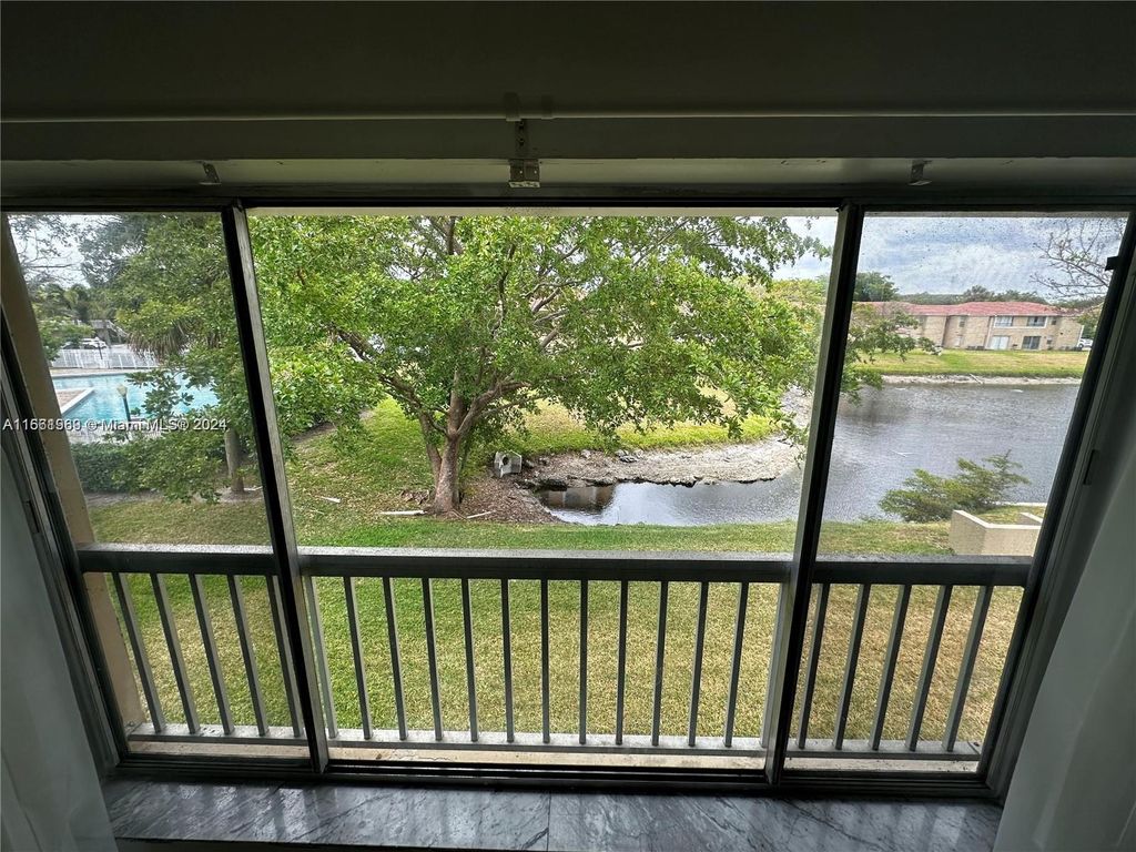 Photo of 10086 Twin Lakes Dr #5-K, Coral Springs, FL 33071 (MLS # A11661969)