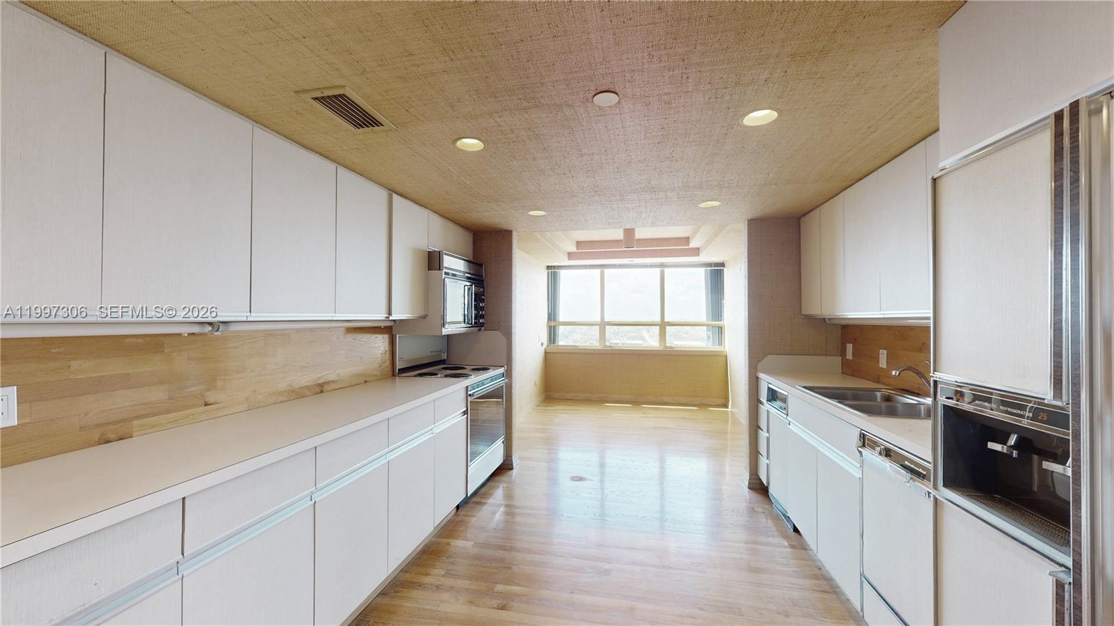 JOCKEY CLUB III CONDO - Residential