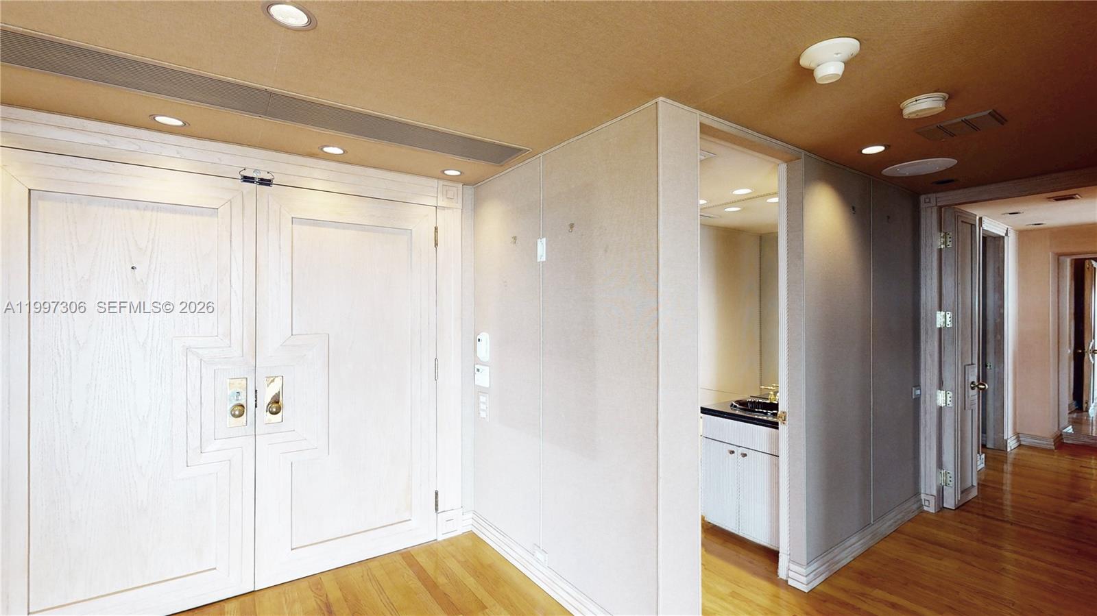 JOCKEY CLUB III CONDO - Residential