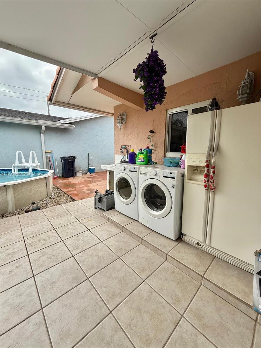 SOUTH MIAMI LAKES - Residential