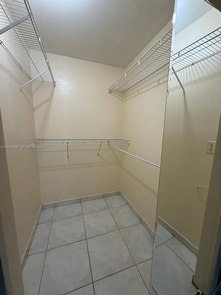 SOUTH MIAMI LAKES - Residential