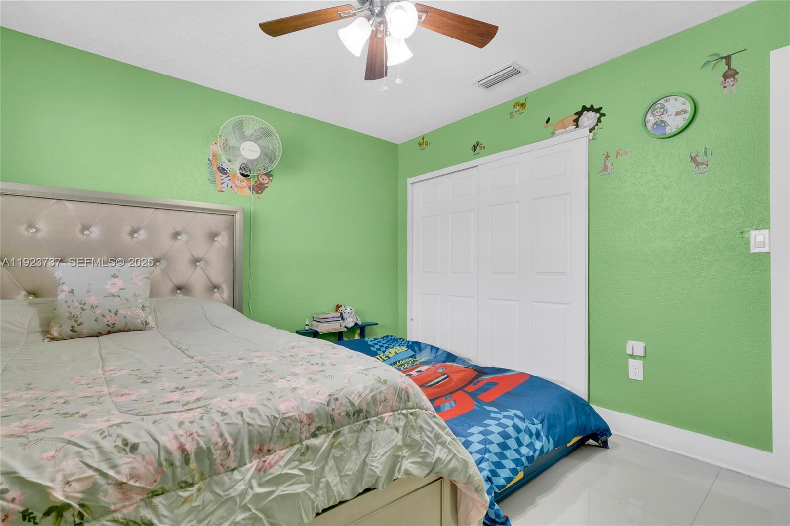 KENDALL LKS E LAKEVIEW TH - Residential