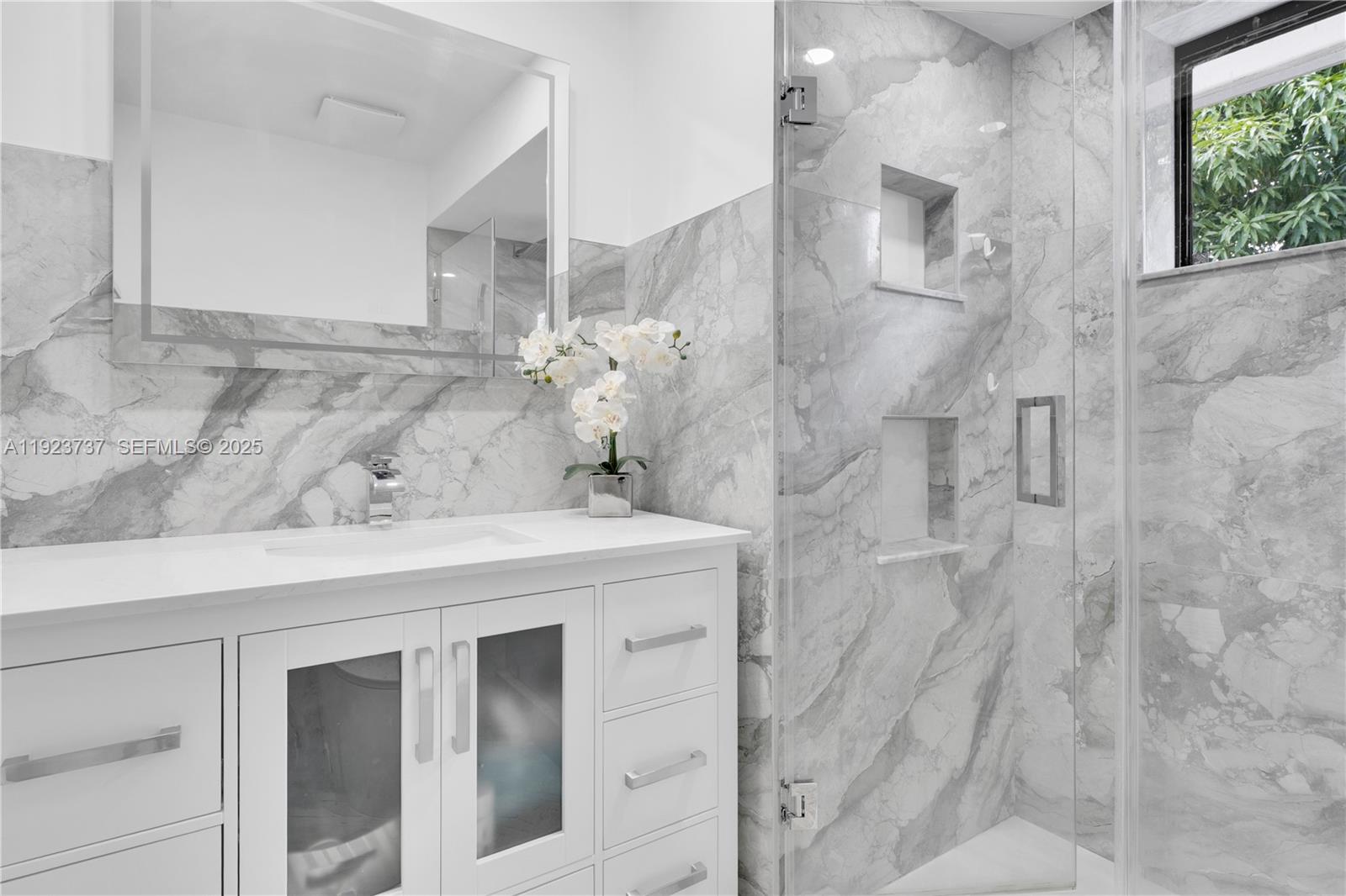 KENDALL LKS E LAKEVIEW TH - Residential