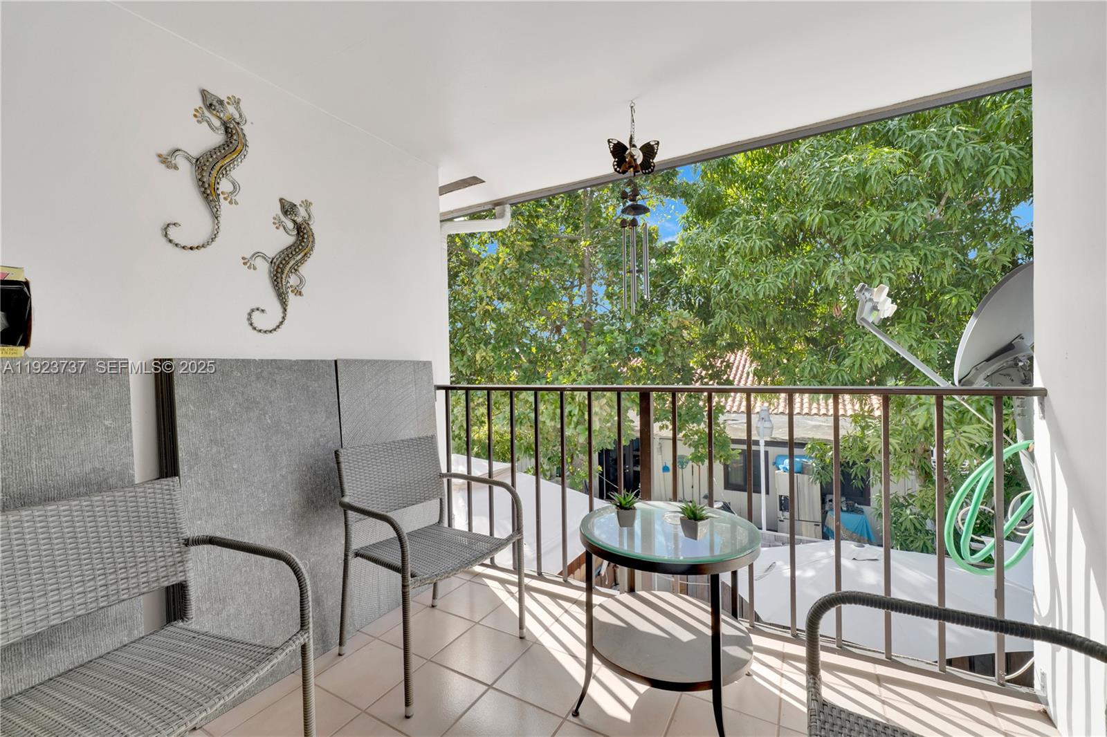 KENDALL LKS E LAKEVIEW TH - Residential